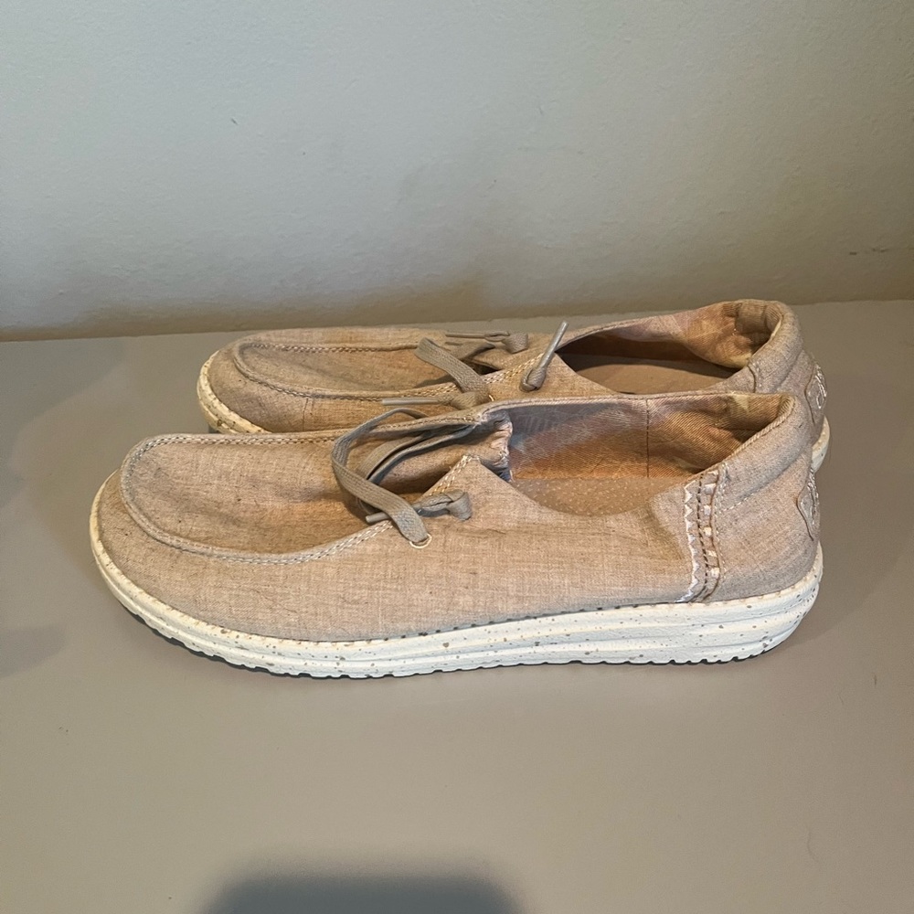 Women’s hey dudes size 9
